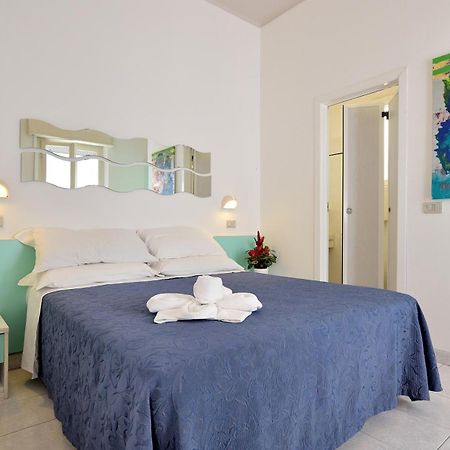 Hotel Oltremar B&B Католика Екстериор снимка
