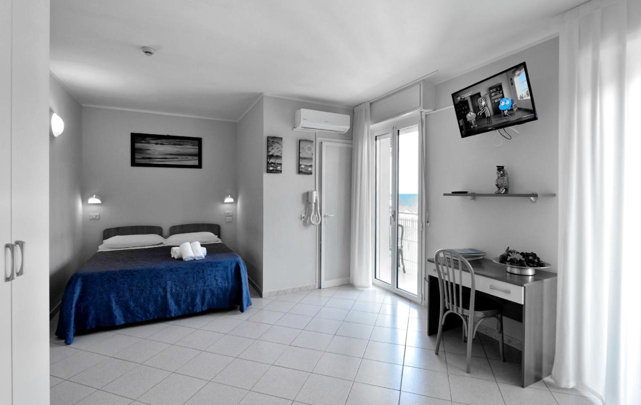Hotel Oltremar B&B Католика Екстериор снимка