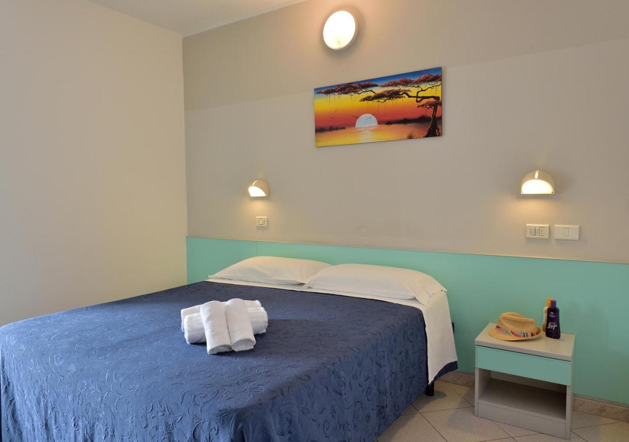 Hotel Oltremar B&B Католика Екстериор снимка