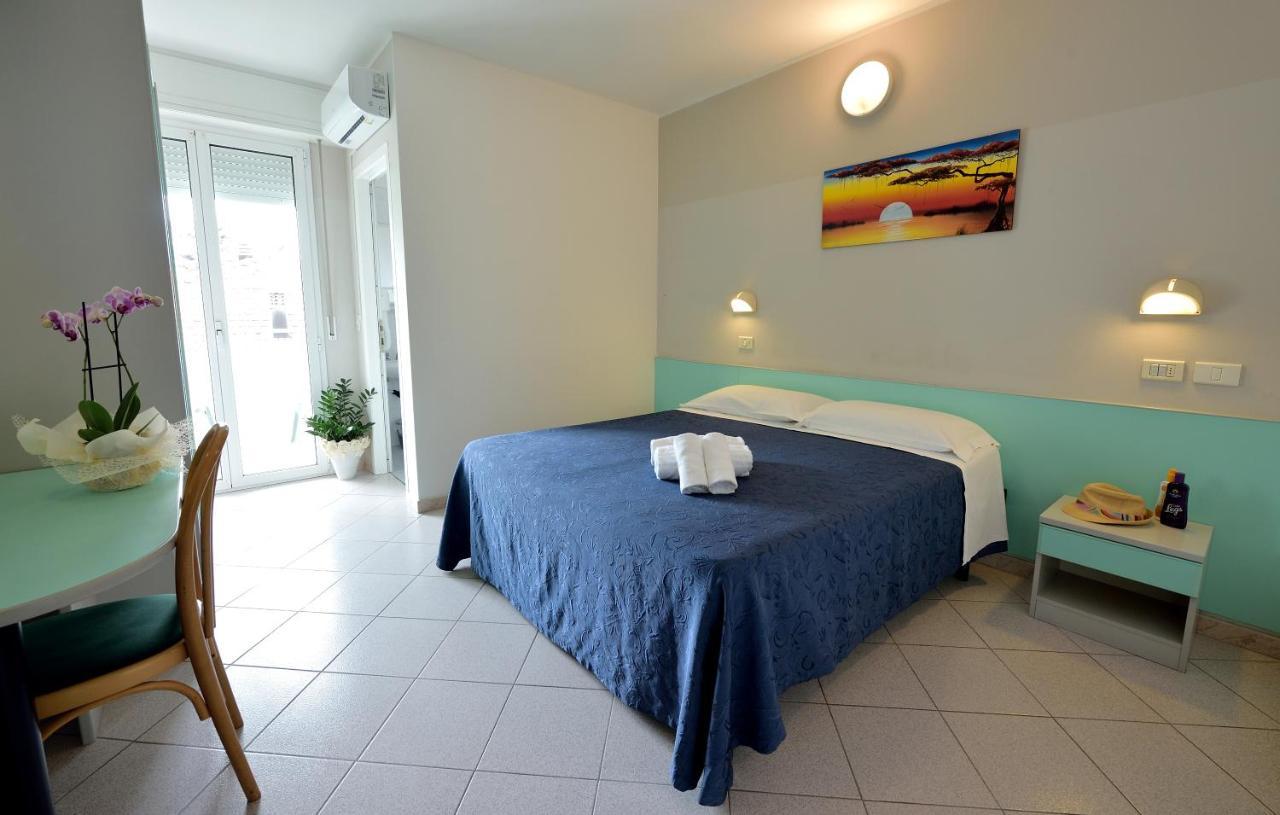 Hotel Oltremar B&B Католика Екстериор снимка