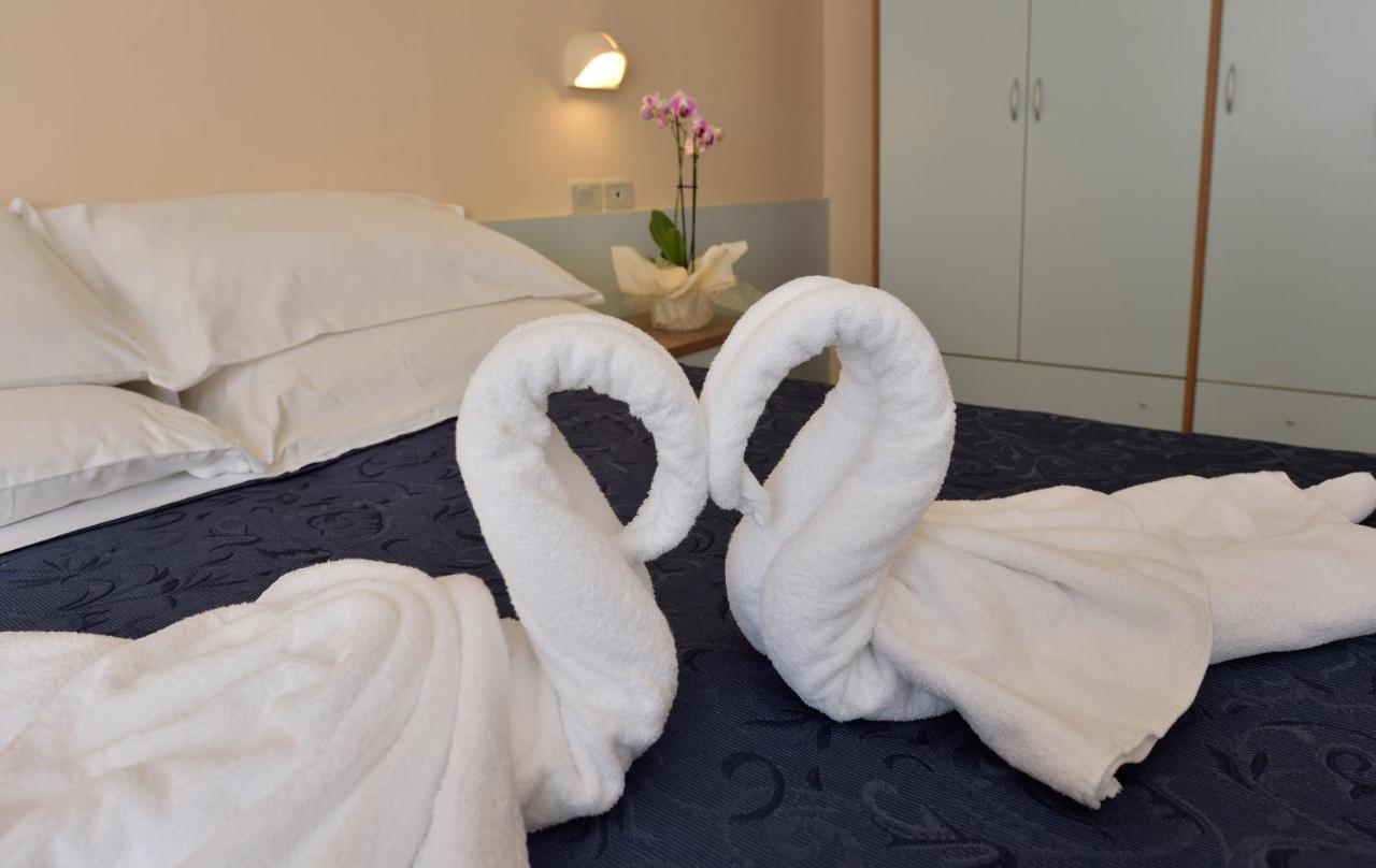 Hotel Oltremar B&B Католика Екстериор снимка