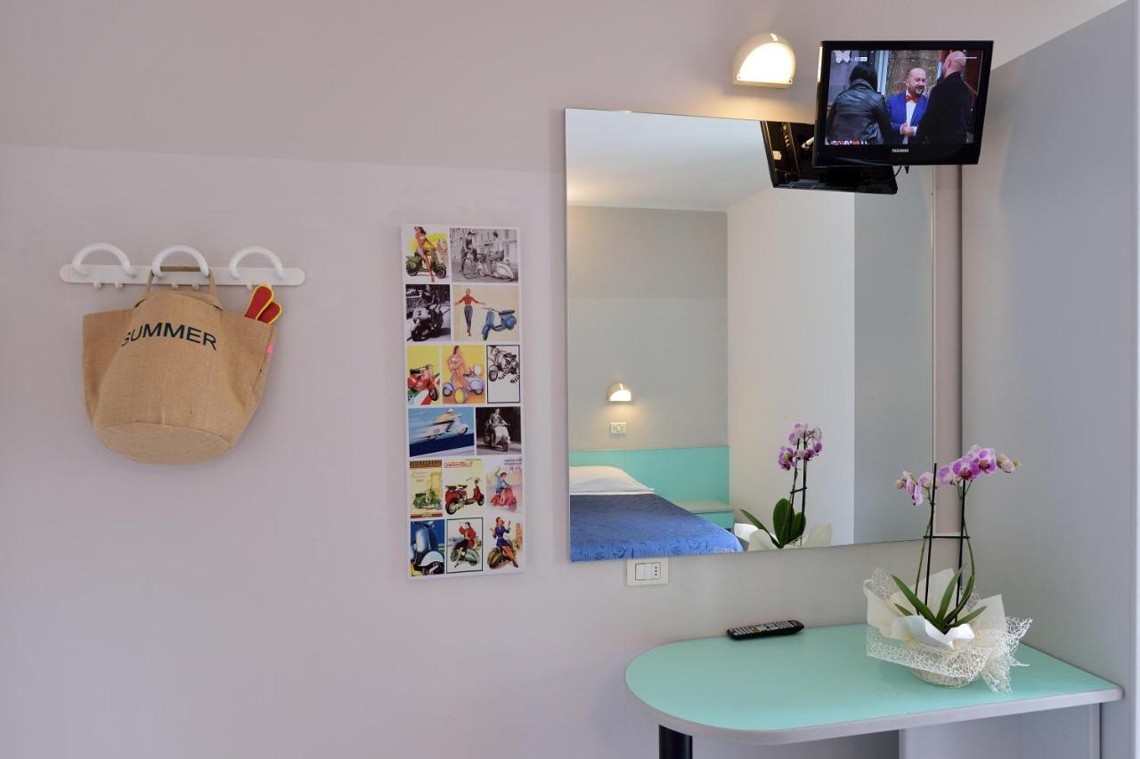 Hotel Oltremar B&B Католика Екстериор снимка