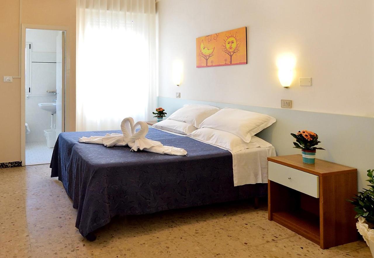 Hotel Oltremar B&B Католика Екстериор снимка