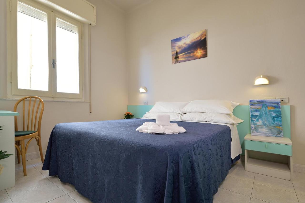 Hotel Oltremar B&B Католика Екстериор снимка