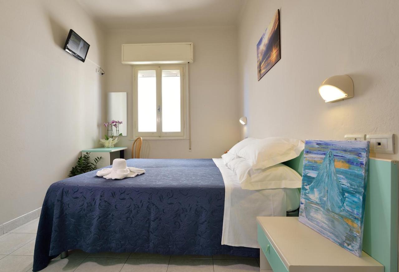 Hotel Oltremar B&B Католика Екстериор снимка