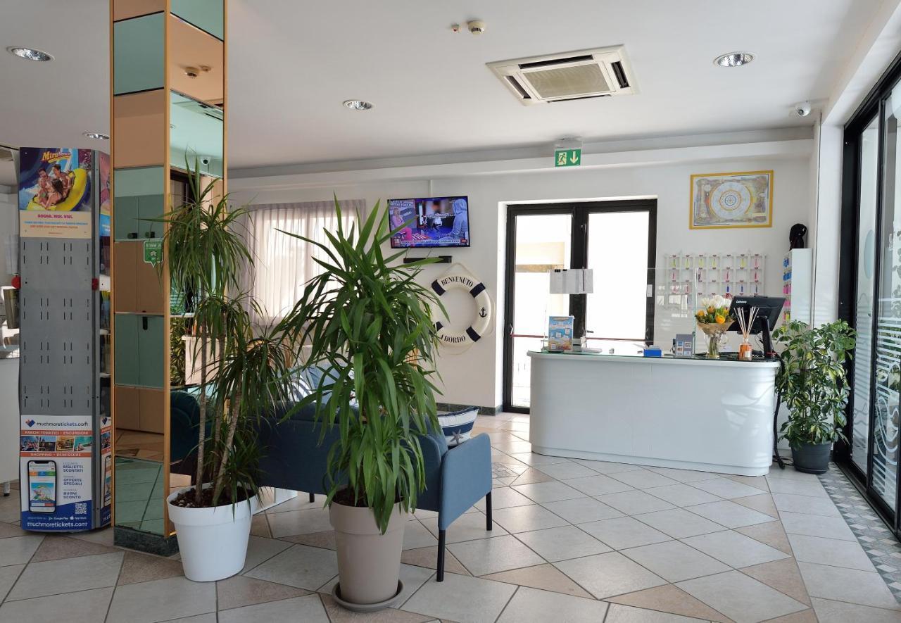 Hotel Oltremar B&B Католика Екстериор снимка