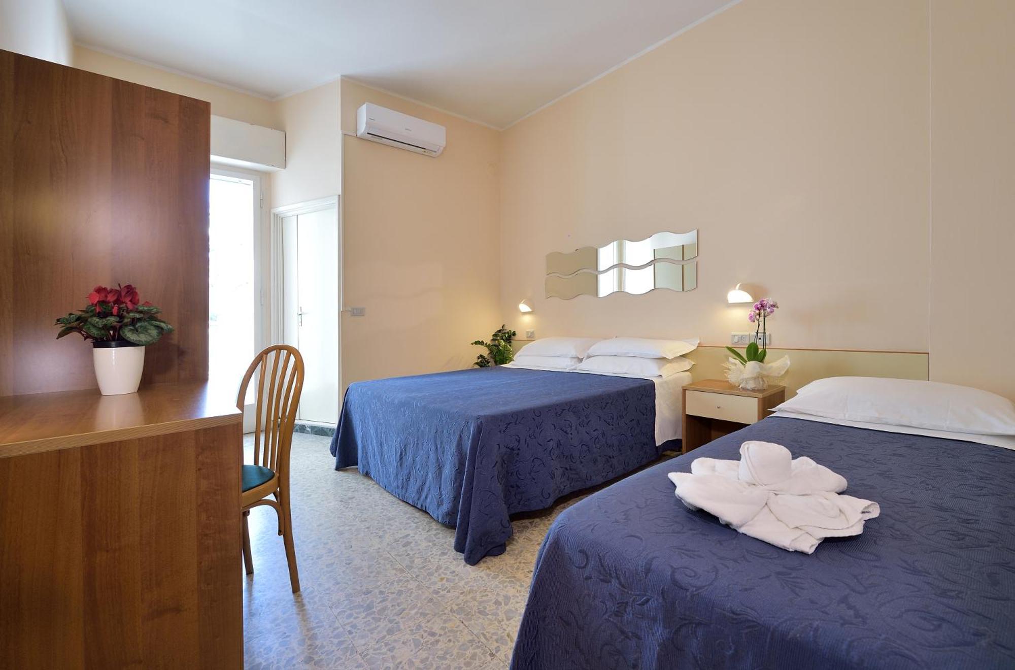 Hotel Oltremar B&B Католика Екстериор снимка