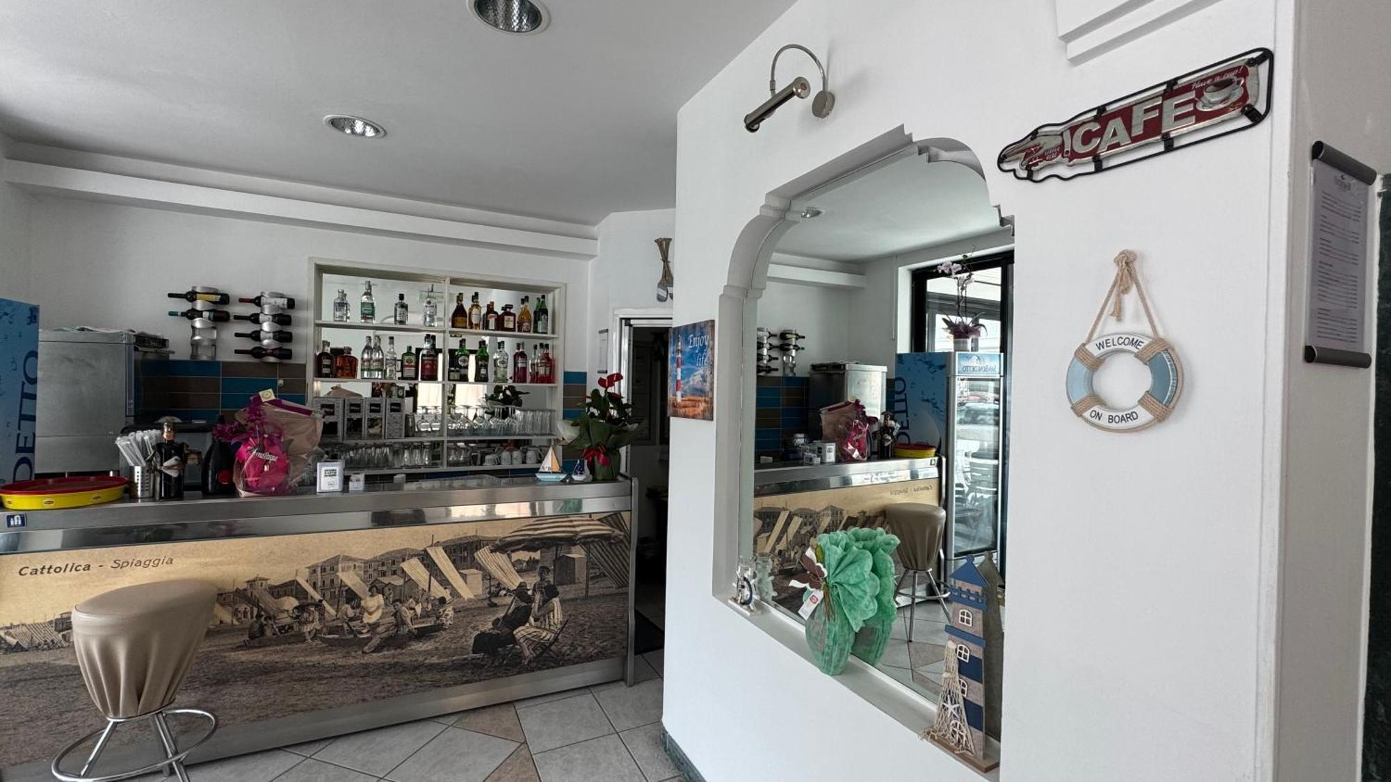 Hotel Oltremar B&B Католика Екстериор снимка