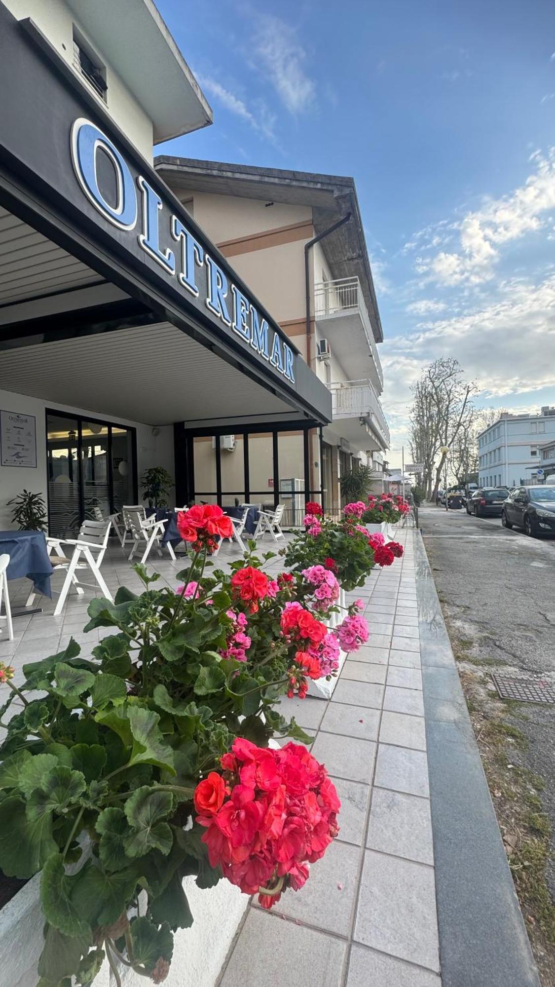 Hotel Oltremar B&B Католика Екстериор снимка
